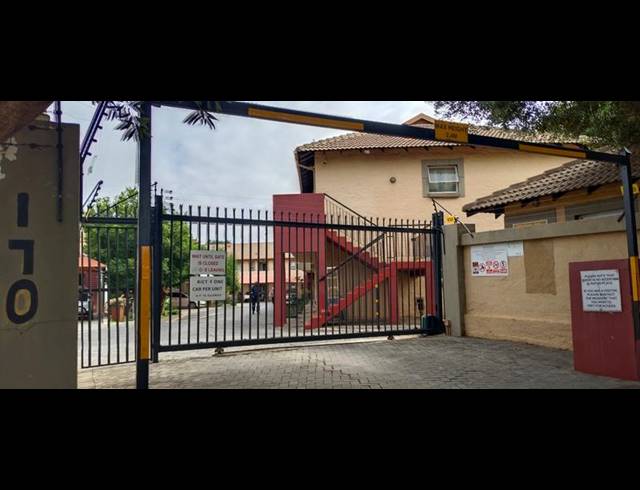 2 BEDROOM TOWNHOUSE FOR SALE IN SINOVILLE